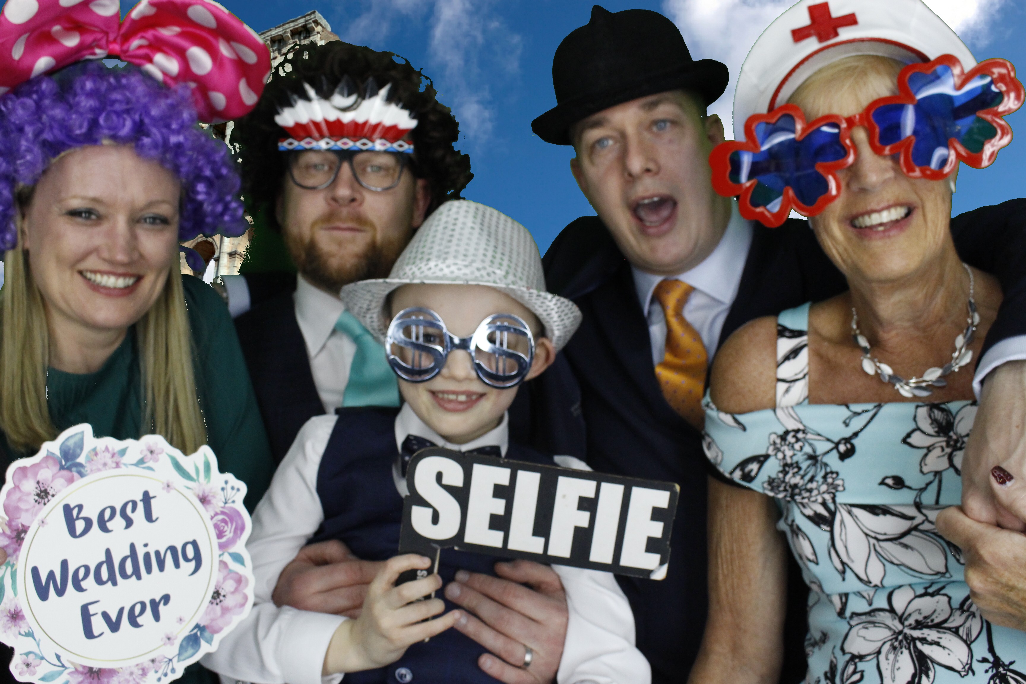 Mr & Mrs Mills | View more photos from the event at gallery.myphotoboothexperience.co.uk/u/MyPhotoBoothExperienceLtd/Mr-Mrs-Mills